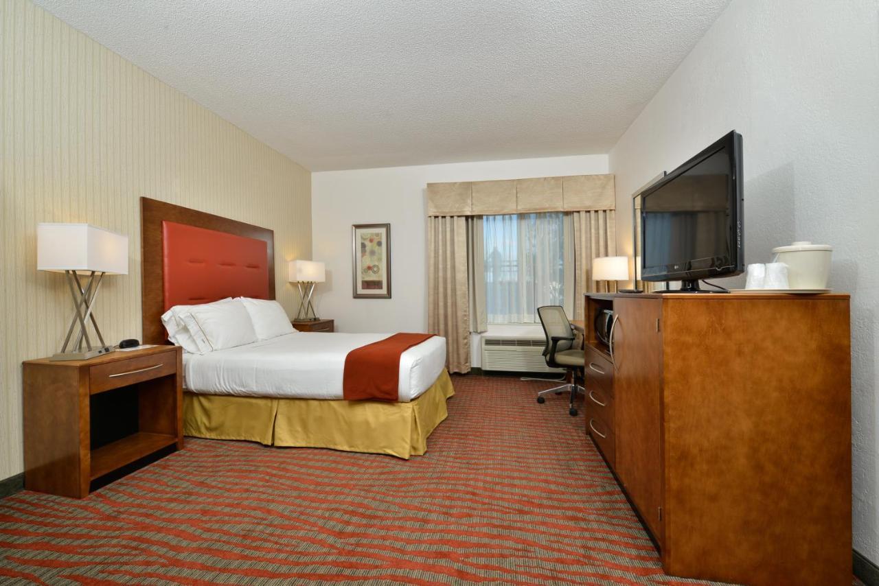 Holiday Inn Express Boston-Milford By Ihg Экстерьер фото