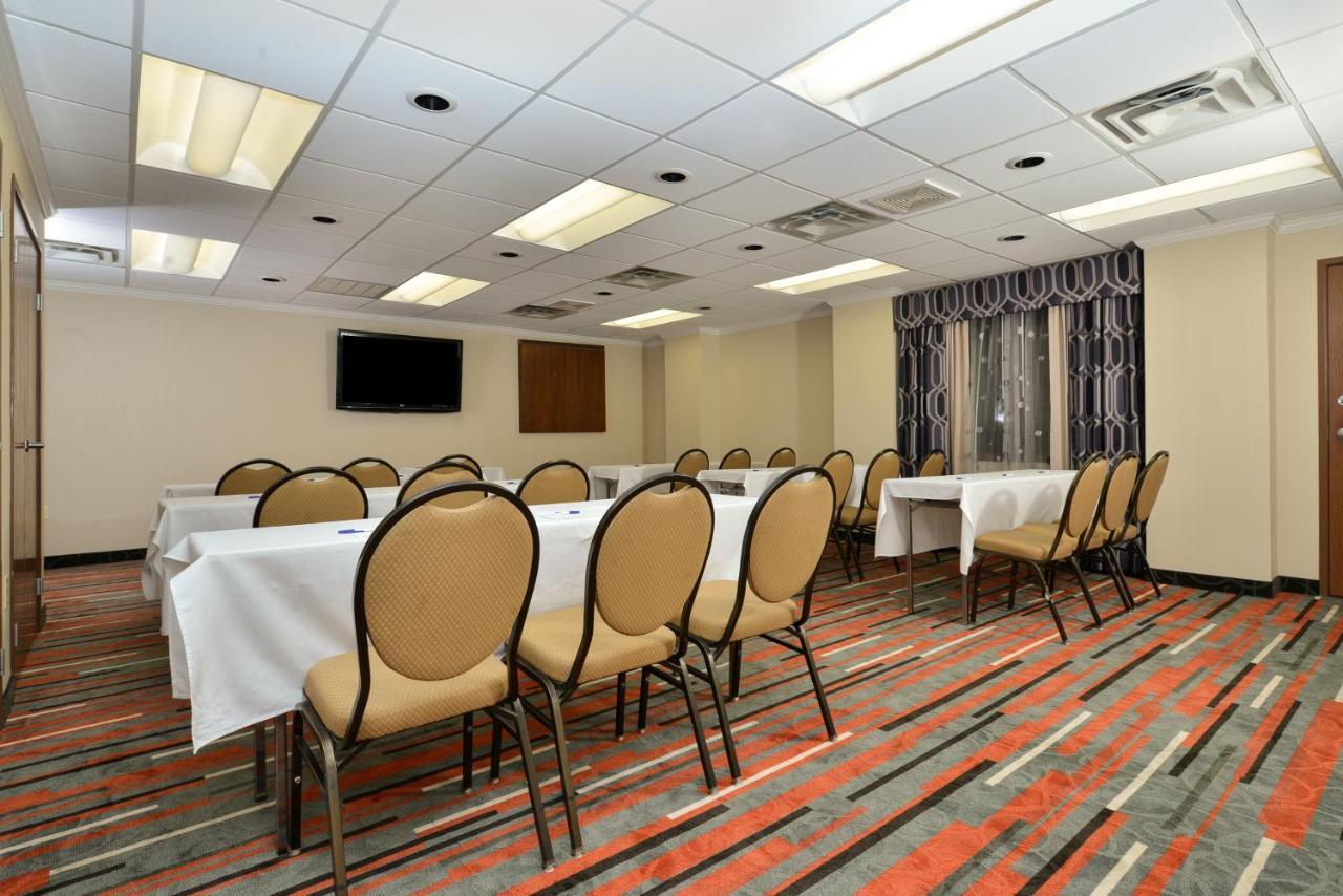 Holiday Inn Express Boston-Milford By Ihg Экстерьер фото