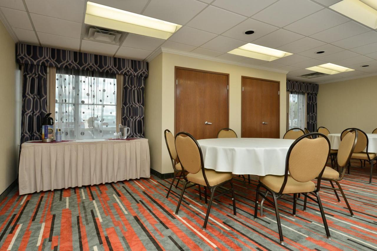 Holiday Inn Express Boston-Milford By Ihg Экстерьер фото