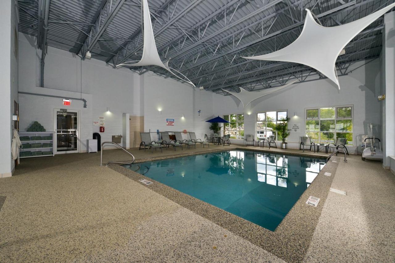 Holiday Inn Express Boston-Milford By Ihg Экстерьер фото