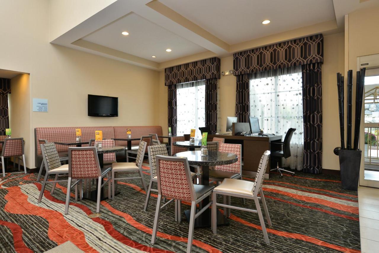 Holiday Inn Express Boston-Milford By Ihg Экстерьер фото