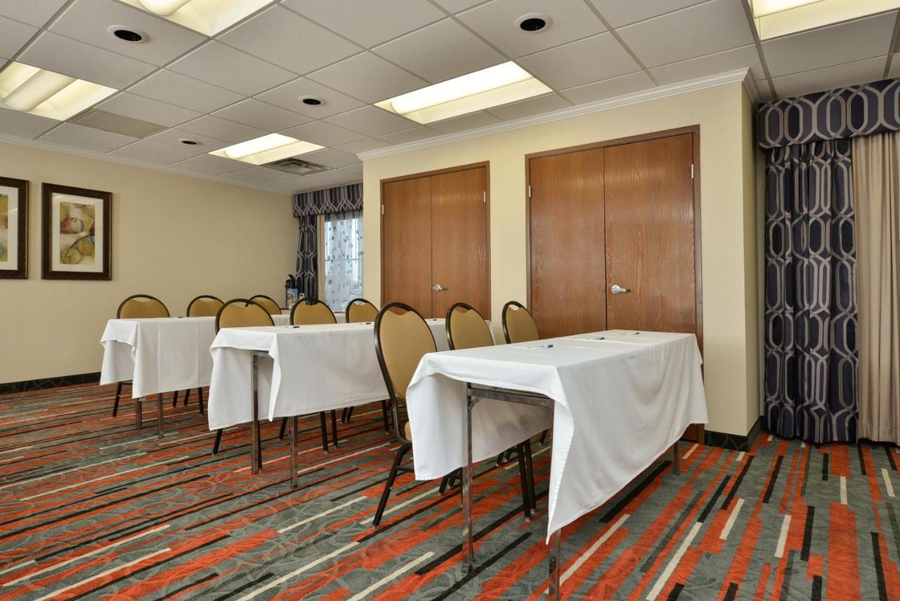 Holiday Inn Express Boston-Milford By Ihg Экстерьер фото