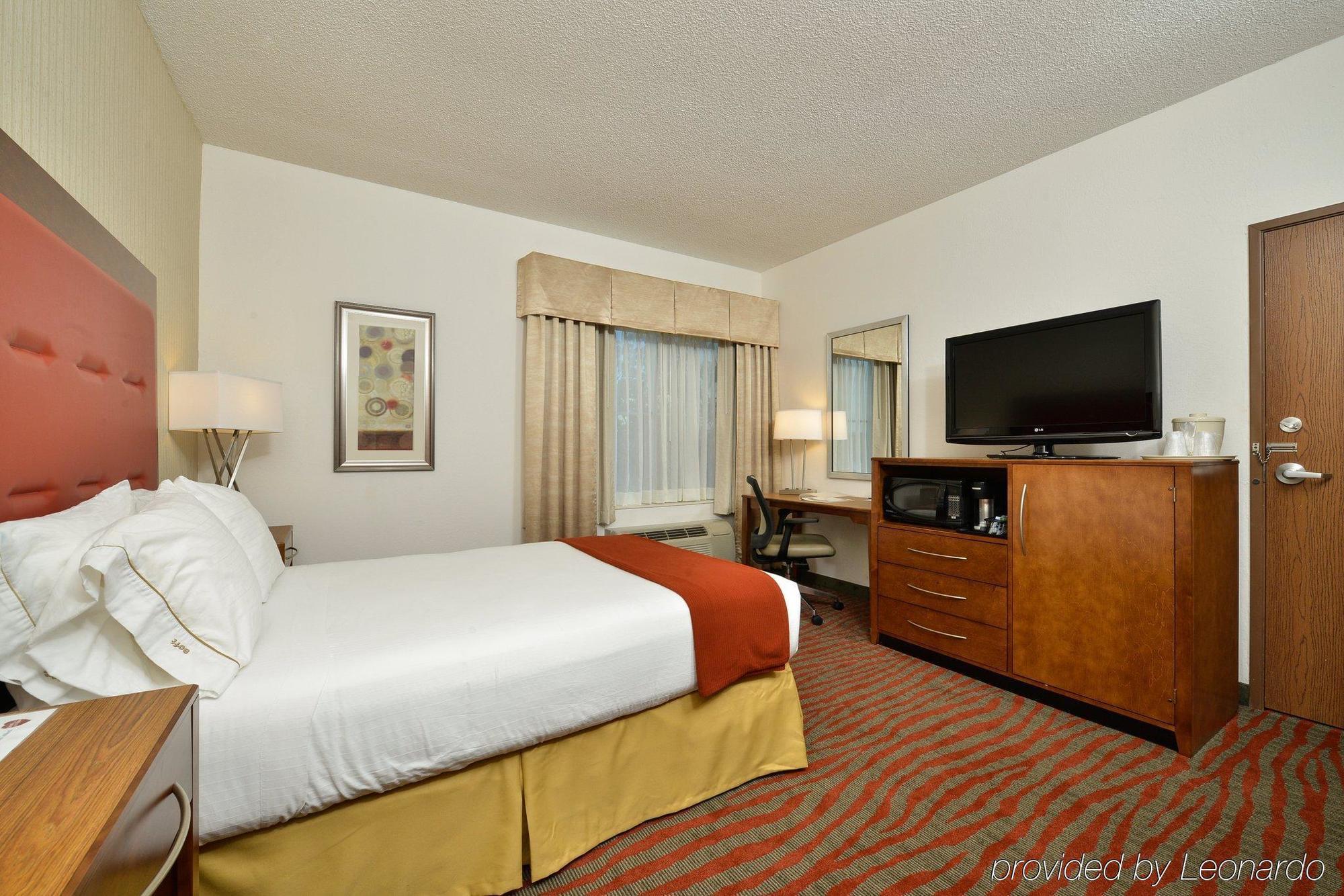 Holiday Inn Express Boston-Milford By Ihg Экстерьер фото