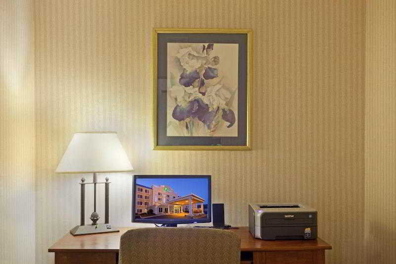 Holiday Inn Express Boston-Milford By Ihg Удобства фото